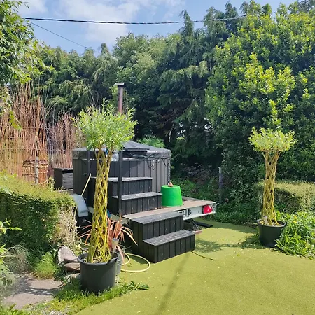Hidden Hearts Self Catering & Hottub 아파트