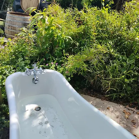 Hidden Hearts Self Catering & Hottub * 로스크리