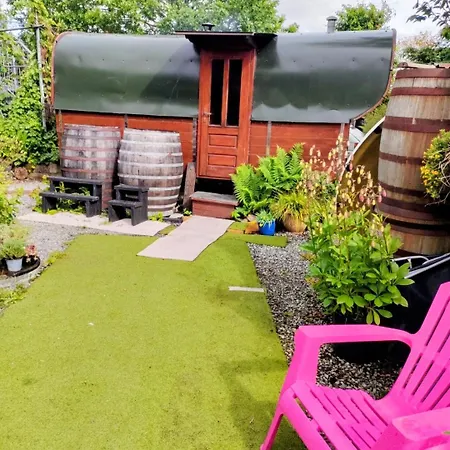 Hidden Hearts Self Catering & Hottub 로스크리