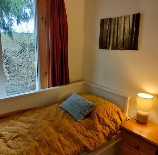 Hidden Hearts Self Catering & Hottub 로스크리