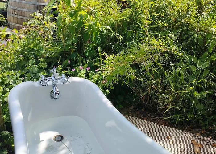 Hidden Hearts Self Catering & Hottub * 로스크리